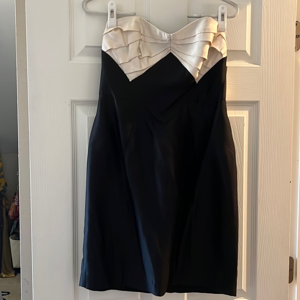 New with tags - Shoshanna 100% silk black strapless with cream / off white top